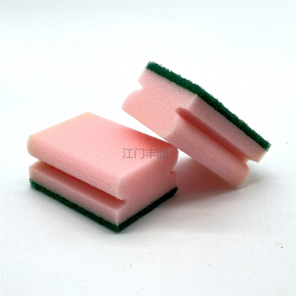 Bow-shaped sponge cleaning cloth